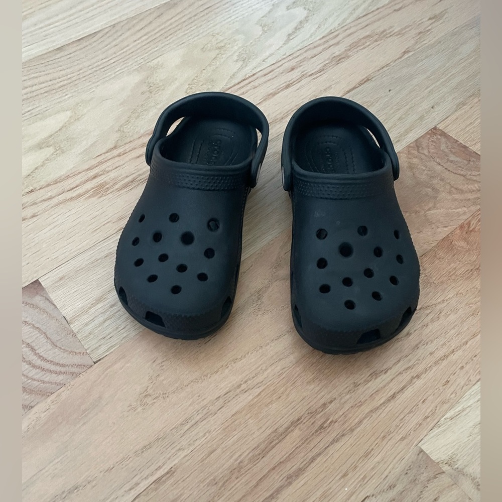 Size 12 black crocs, zused great condition!